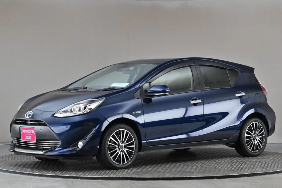 Toyota Aqua 1.5 Vvt-i Hybrid  reverse Cam park Se - Image 4