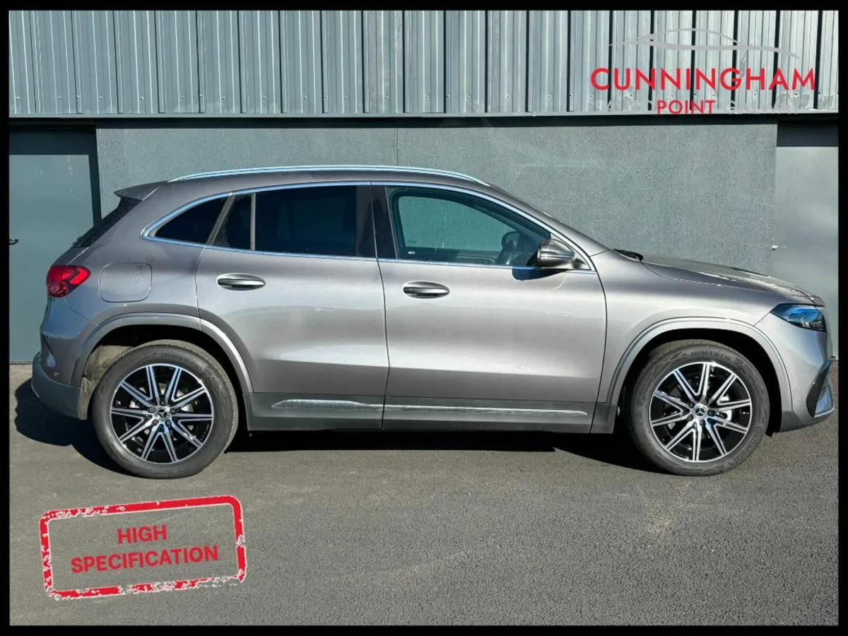 Mercedes-Benz EQA 250+ AMG LINE EXECUTIVE - Image 3