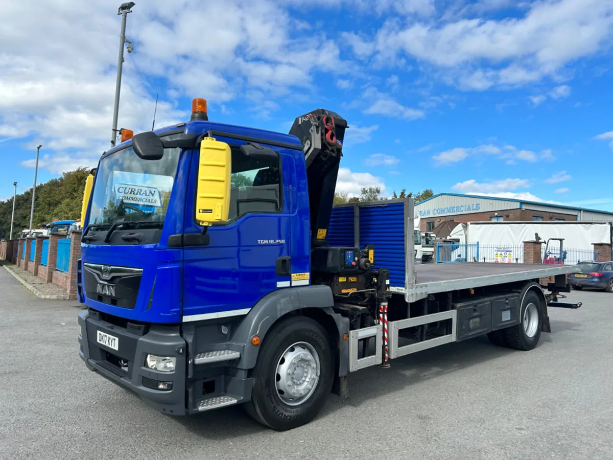 2017 man tgm18.250 18 ton flat with remote crane - Image 1