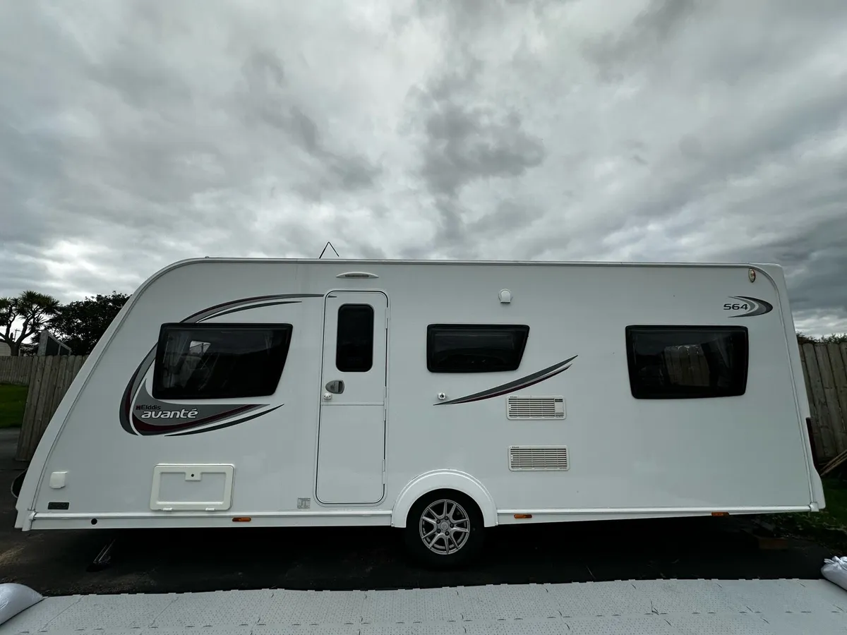 Elddis Avante 564 Caravan 4 berth 2015 like new - Image 1