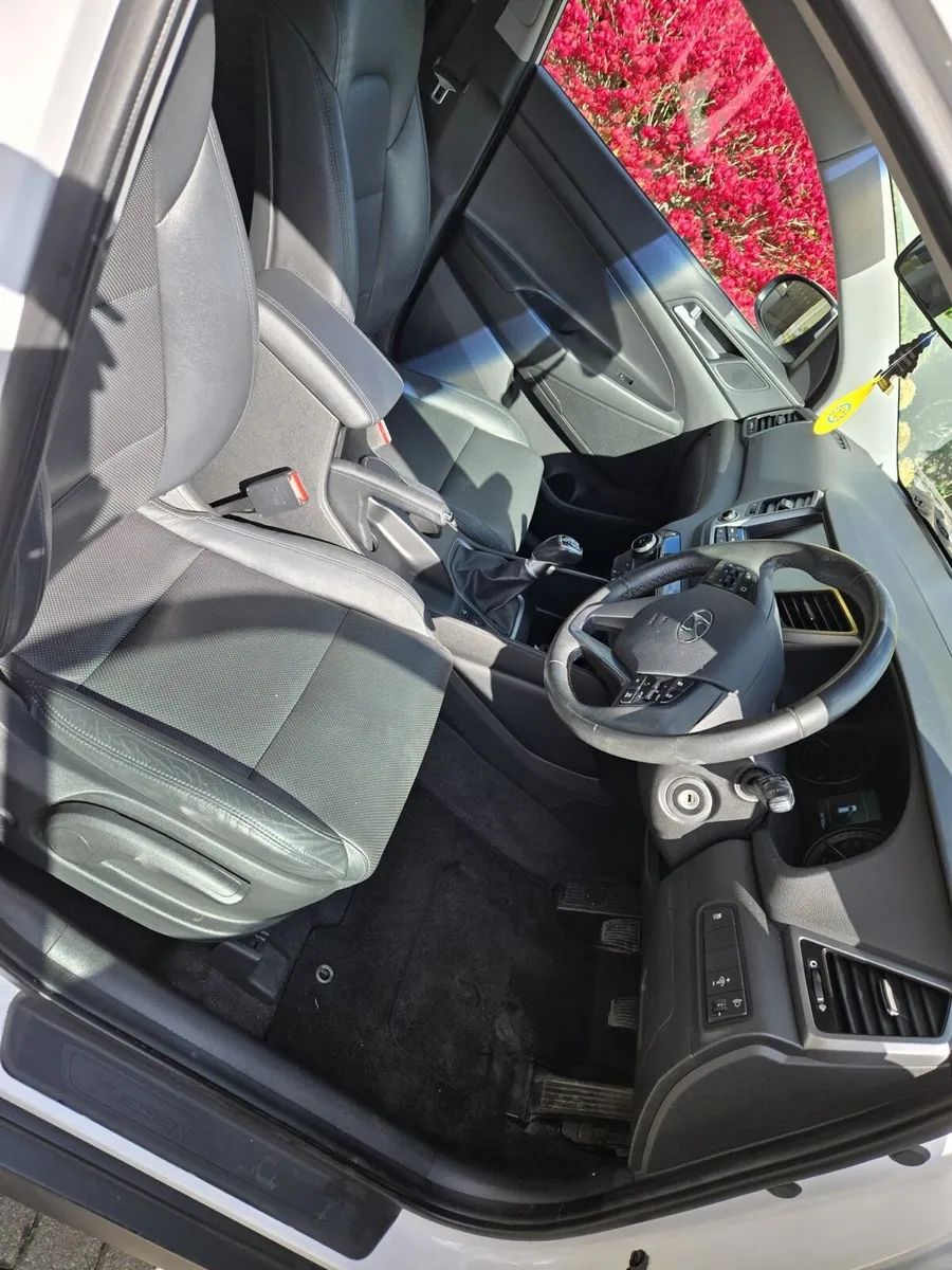 Car - Image 4