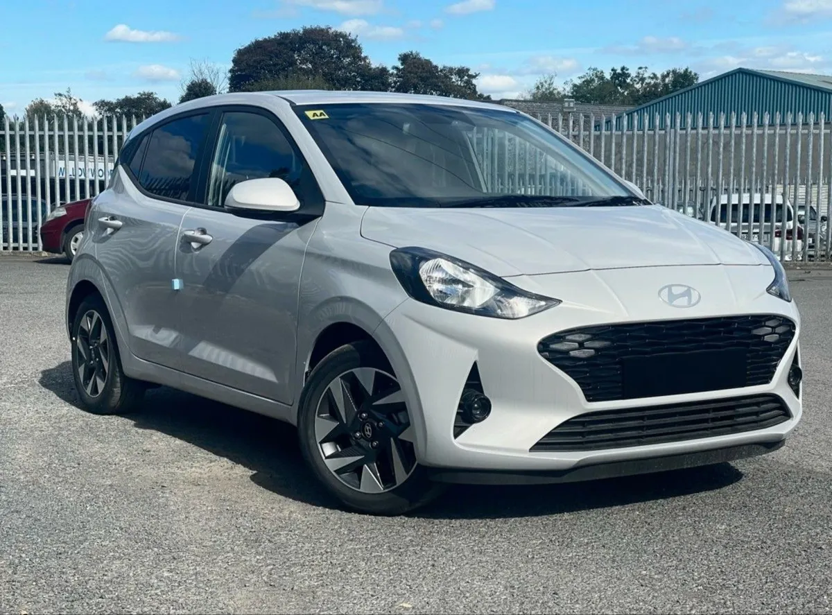 Hyundai i10 Deluxe Plus - Image 1