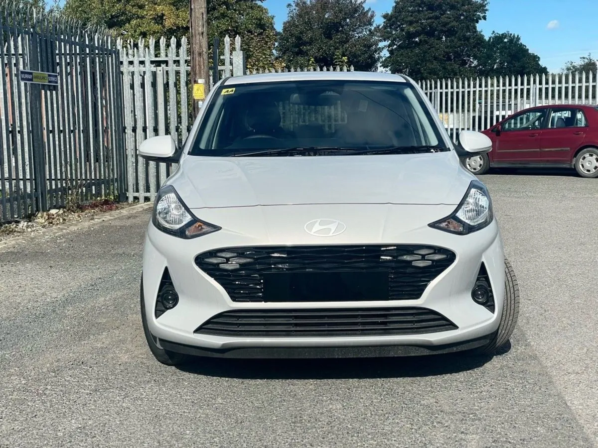 Hyundai i10 Deluxe Plus - Image 2