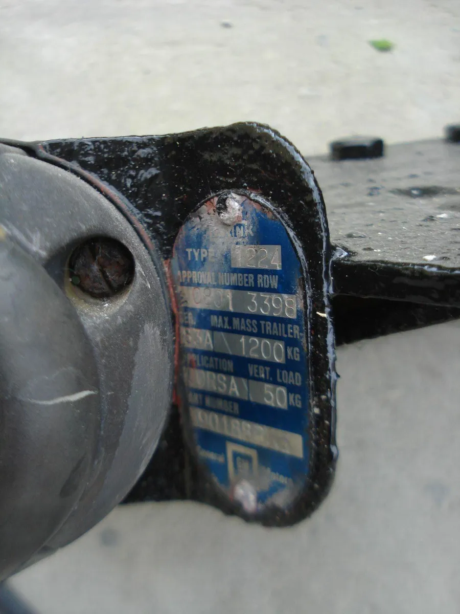 ORIGINAL 1980s OPEL CORSA/NOVA TOW BAR. - Image 3