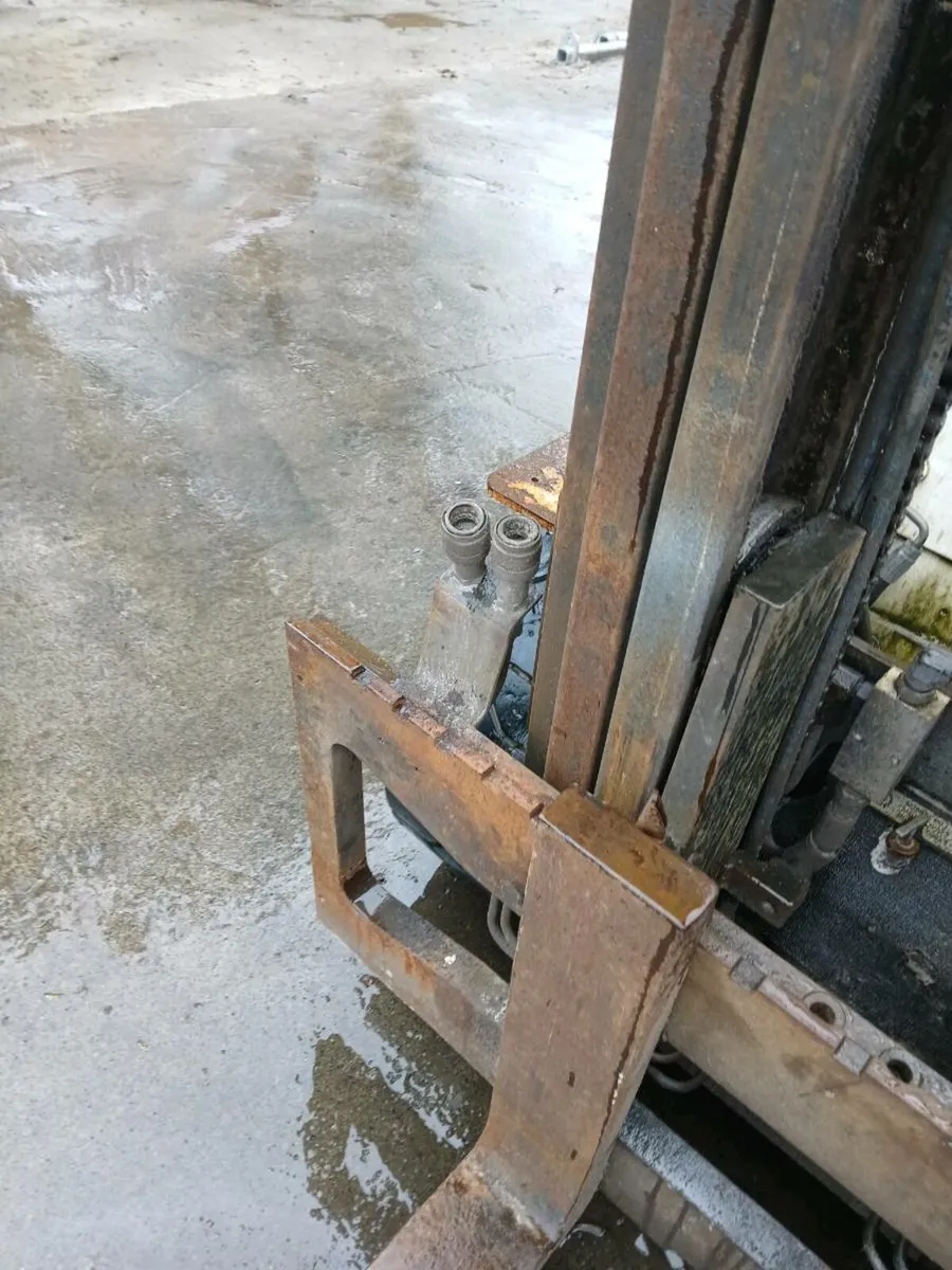 Forklift - Image 3