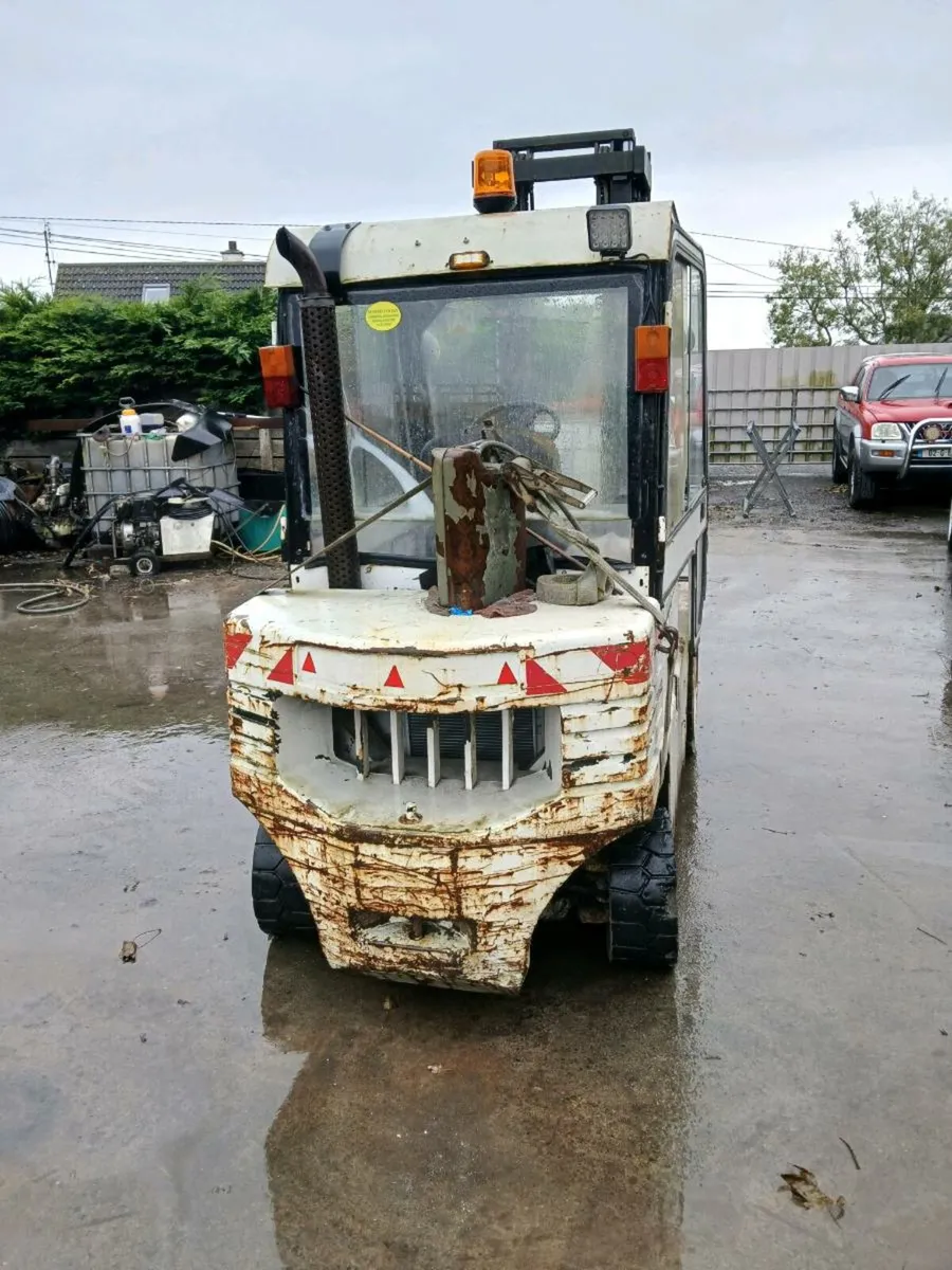 Forklift - Image 4