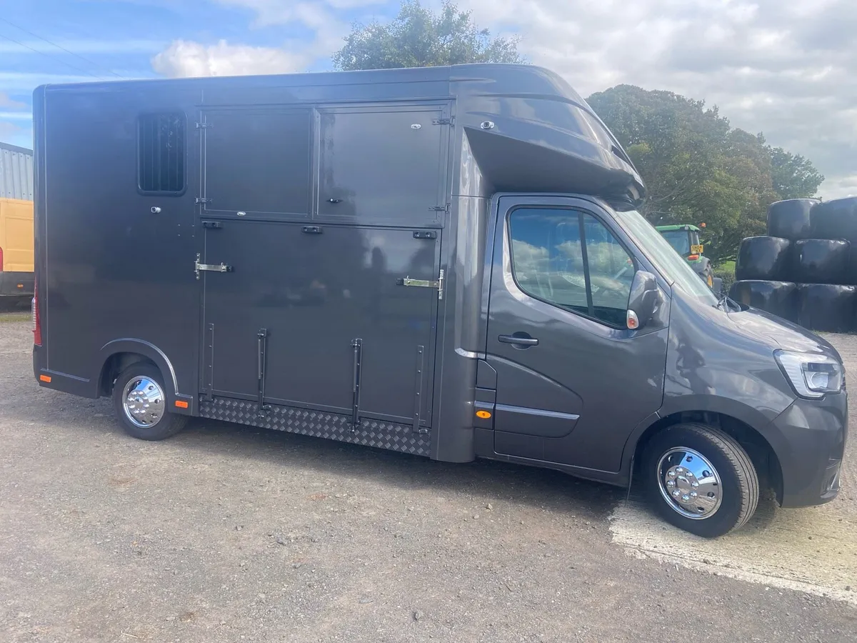 New Coachbuilt Regent 2 Stall Horsebox - Image 1