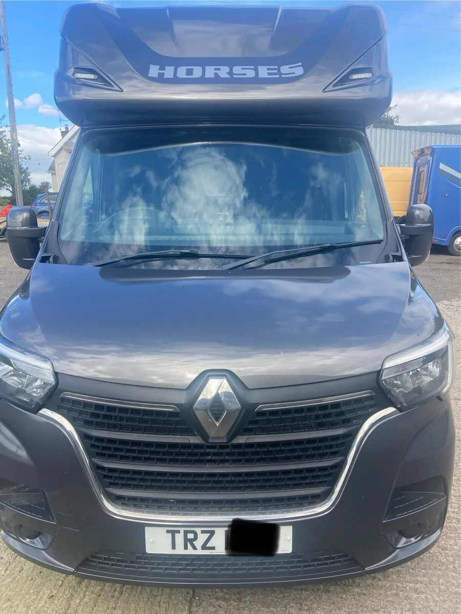 New Coachbuilt Regent 2 Stall Horsebox - Image 3