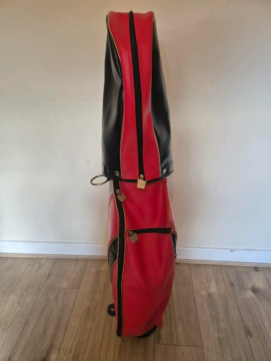 Classic Wilson red and black golf tour bag - Image 2