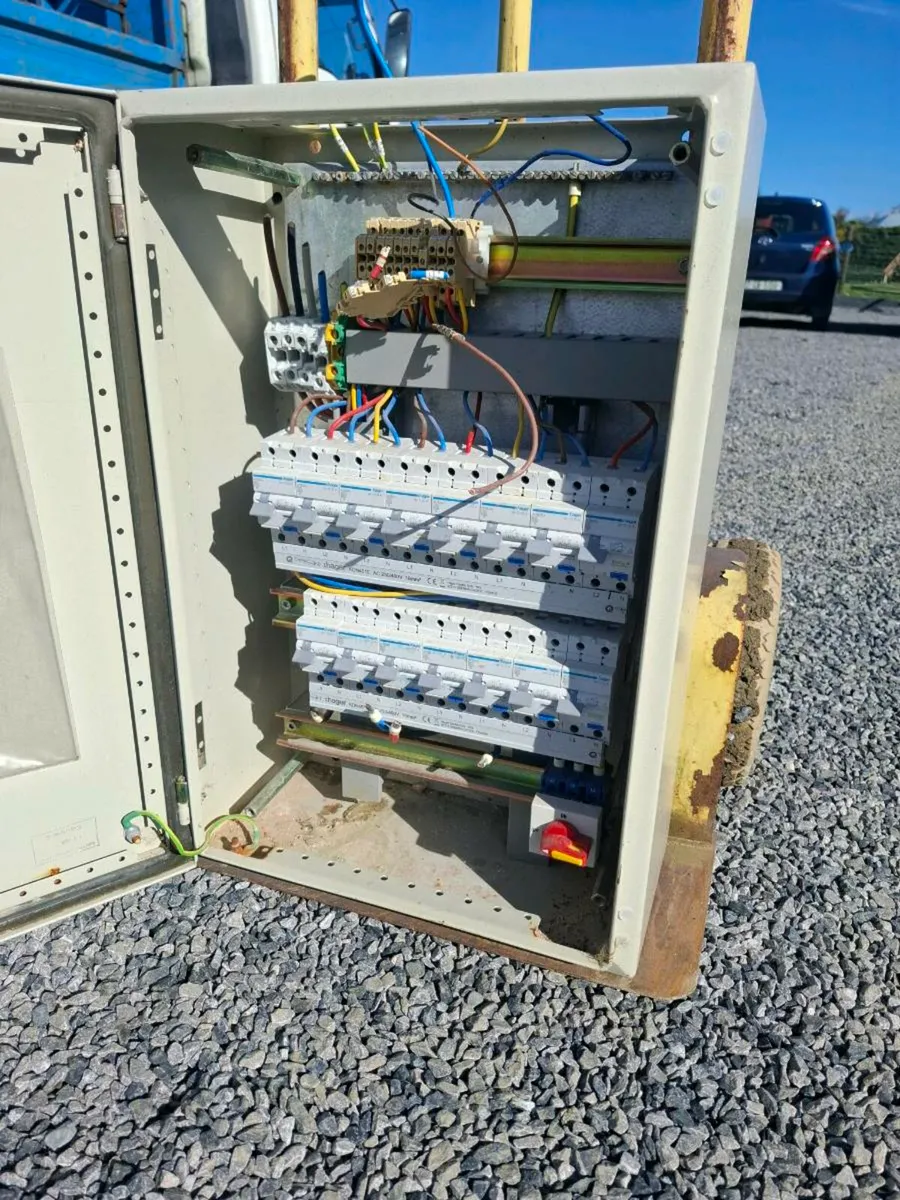 Fuse box - Image 3