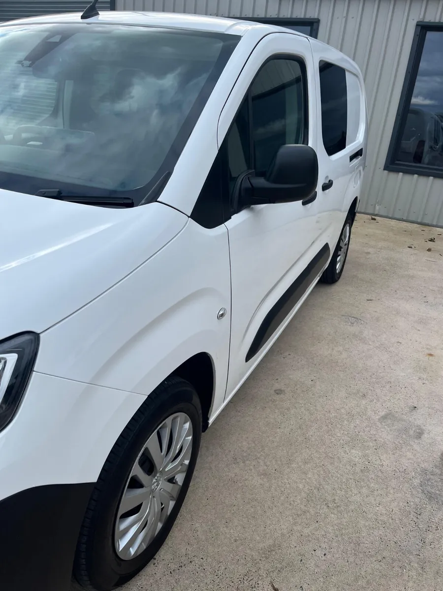 Peugeot Partner 2021 5 seater Crew Cab - Image 4