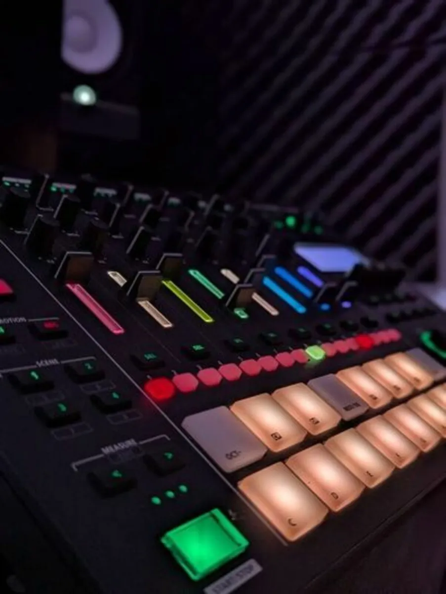 Roland MC707 Groovebox - Image 2