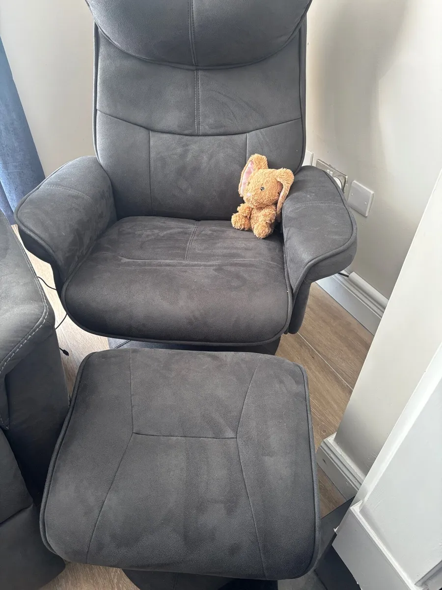 Reclining(Manual)  chair with footstool - Image 3