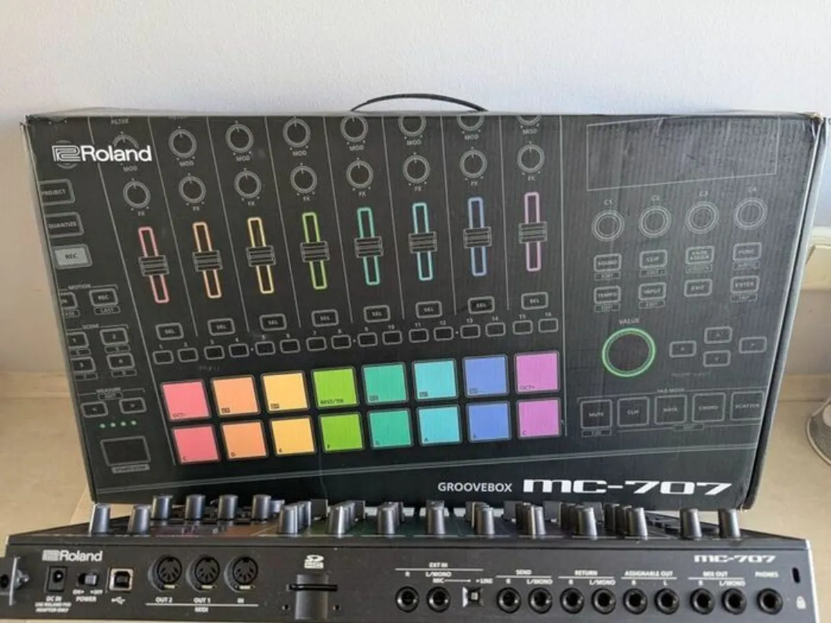 Roland MC707 Groovebox - Image 3