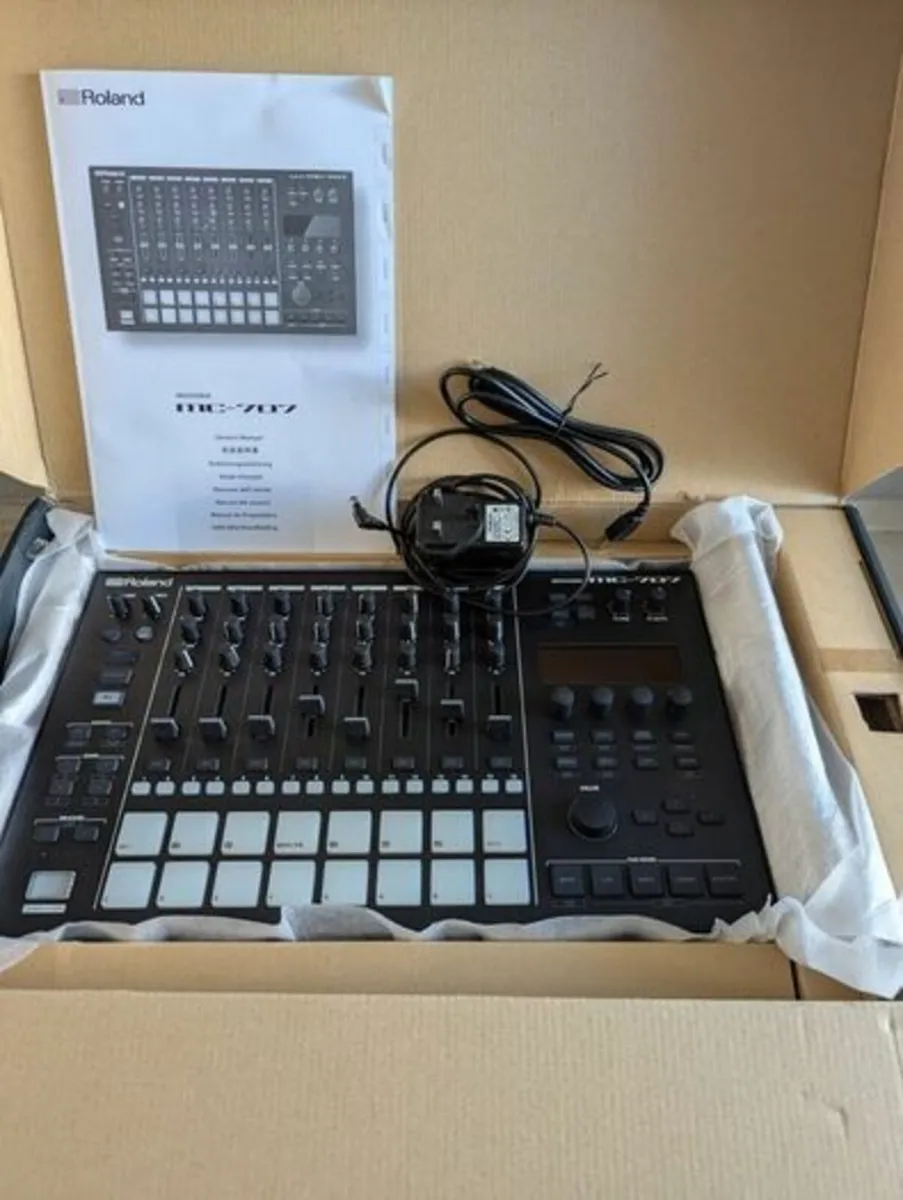 Roland MC707 Groovebox - Image 4