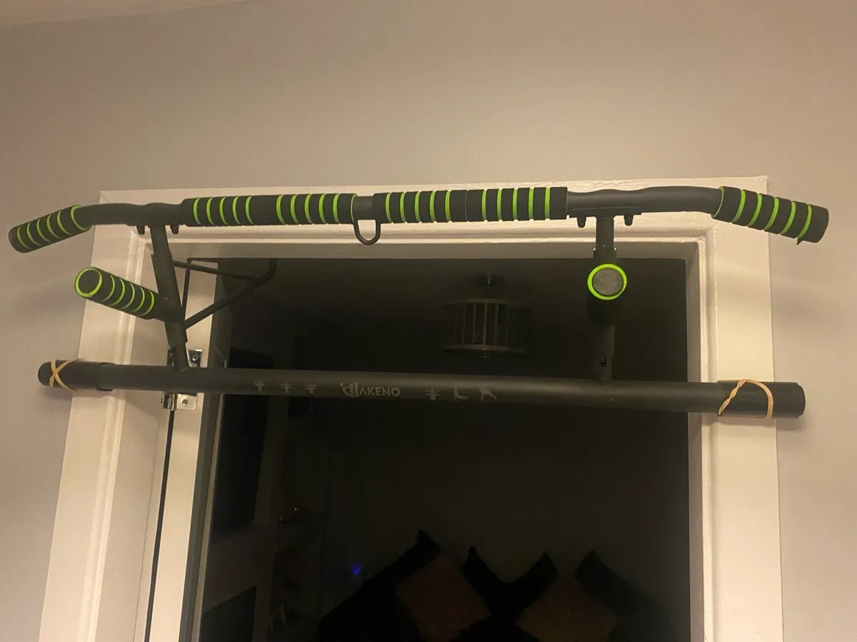Pull up bar - Image 1