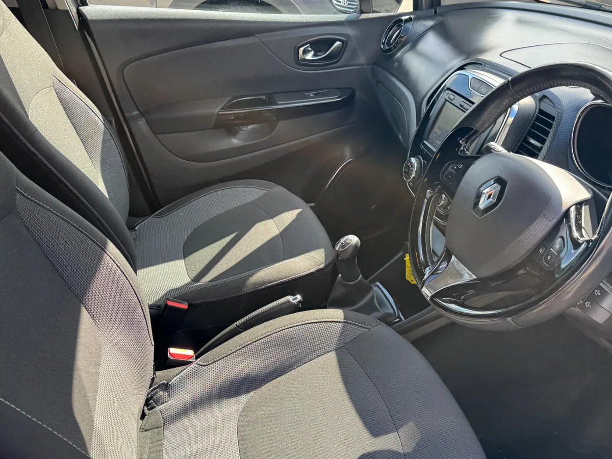 Renault Captur Lovely high driving position - Image 3
