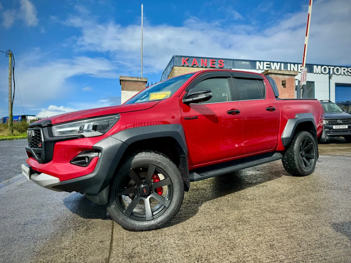 2025 Toyota Hilux GR SPORT II!! TOP SPEC!! - Image 2