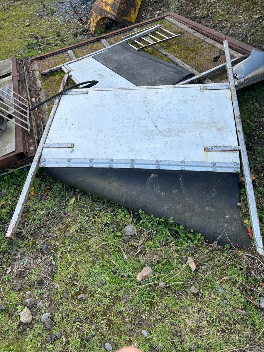 Horse lorry dividers H