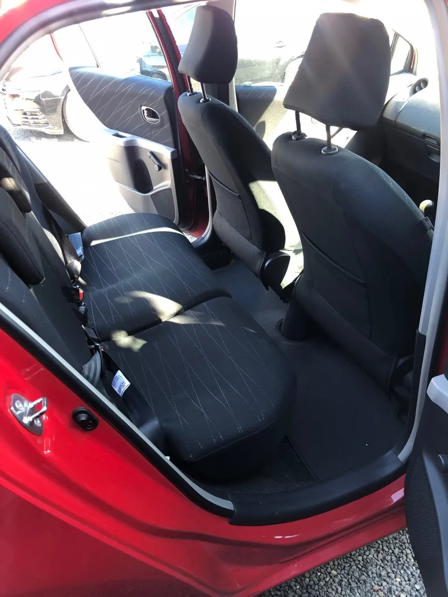Toyota Yaris 2006 - Image 2