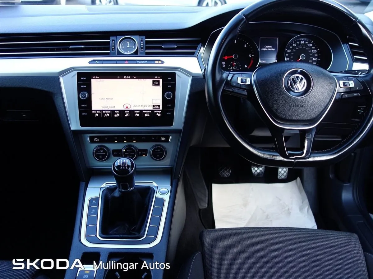 Volkswagen Passat SE Business - Image 2