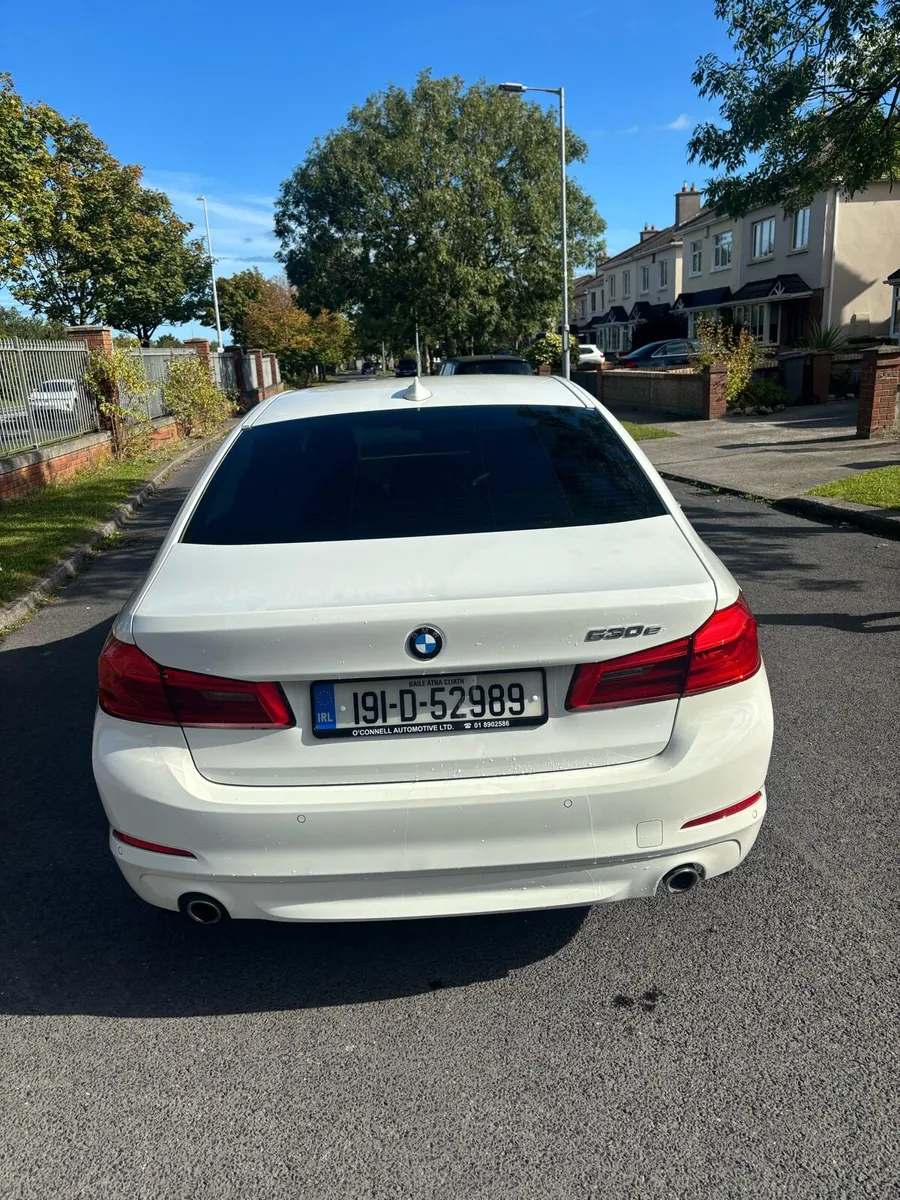 BMW 5 Series - Image 2