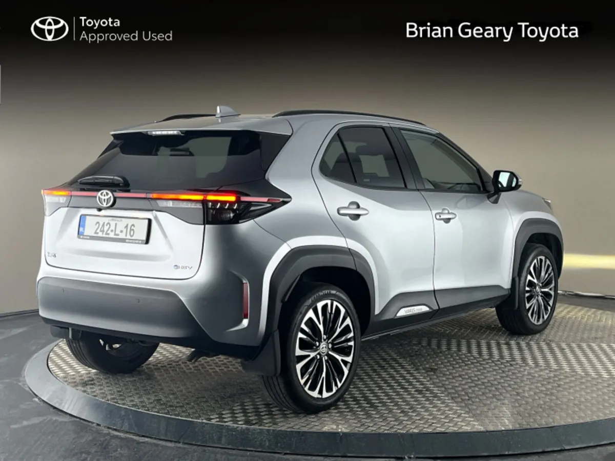 Toyota Yaris Cross HYBRID SOL - Image 2