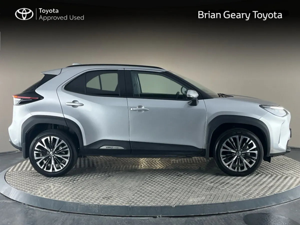 Toyota Yaris Cross HYBRID SOL - Image 3
