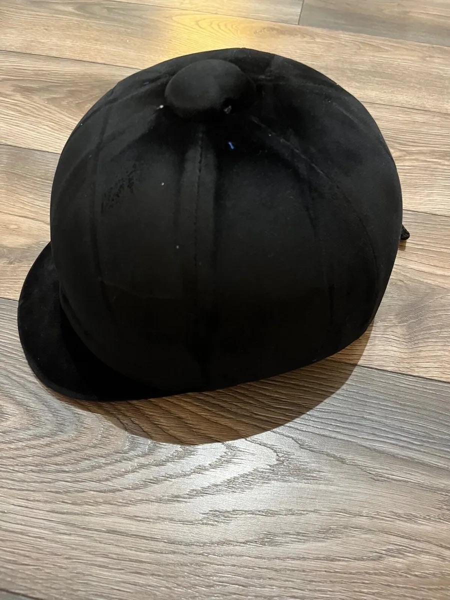 Horse riding helmet size 7 - Image 1