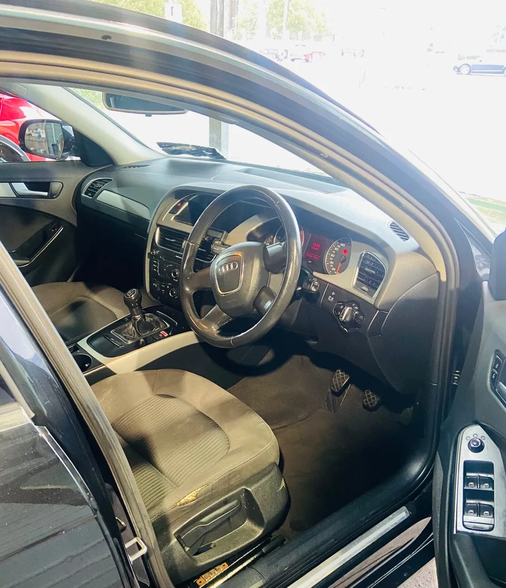 Audi A4 2011 - Image 2