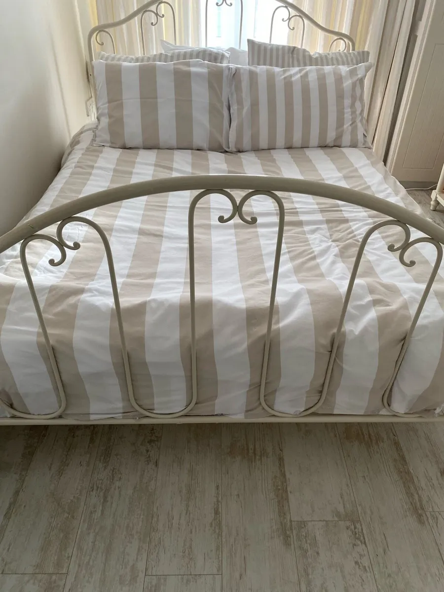 Bed - Image 1