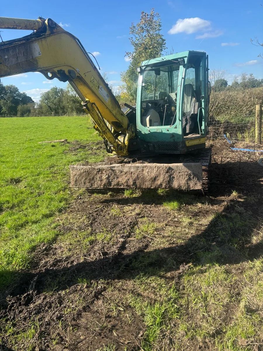 Yanmar vio 80. Case 580f - Image 2