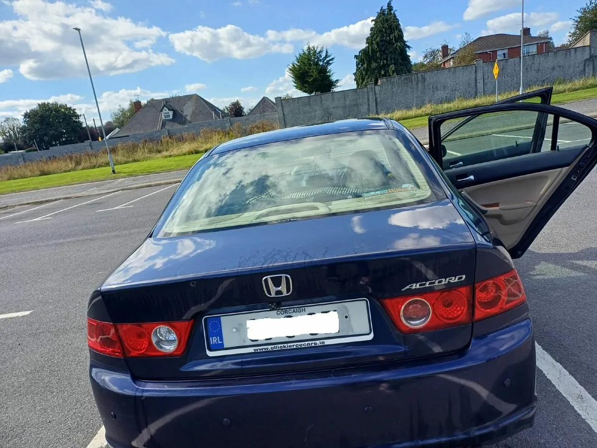 Honda Accord 2009 - Image 2