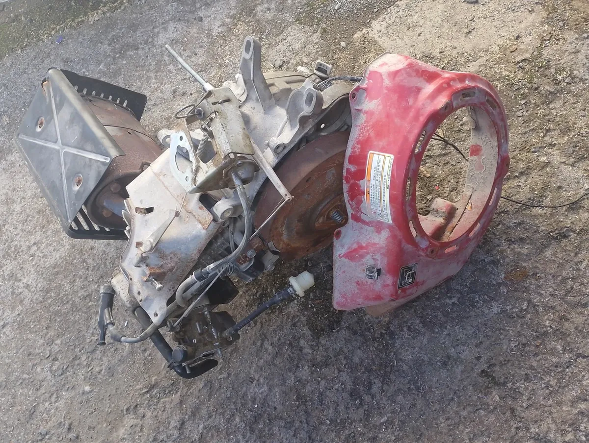 Honda 13hp GX390 engine for parts or repairs - Image 2