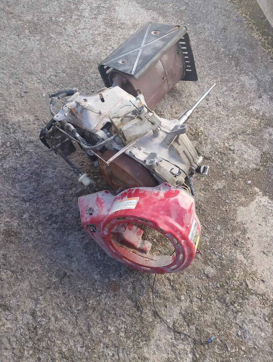 Honda 13hp GX390 engine for parts or repairs - Image 4