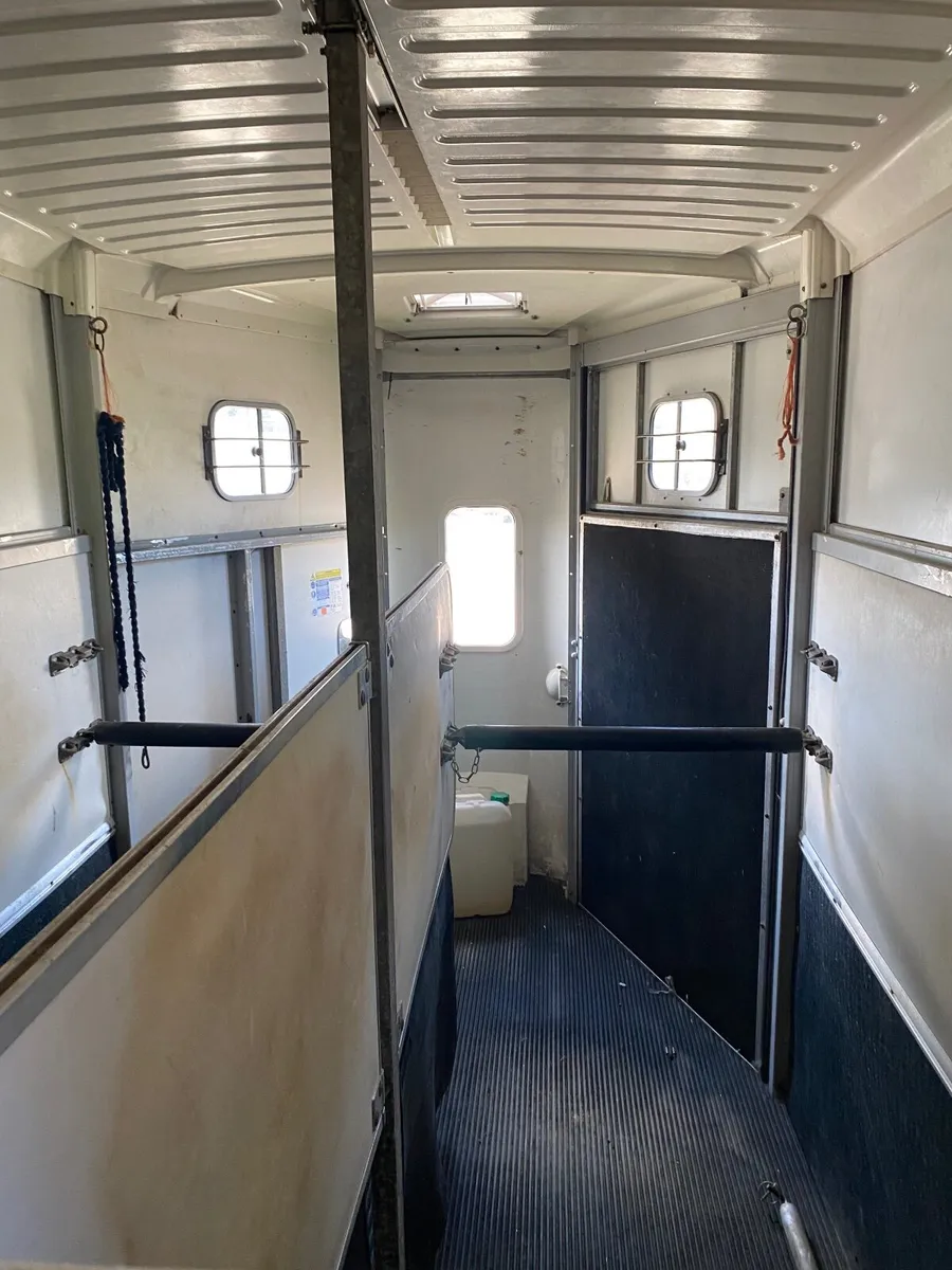 Ifor Williams Double Horsebox 511 - Image 1