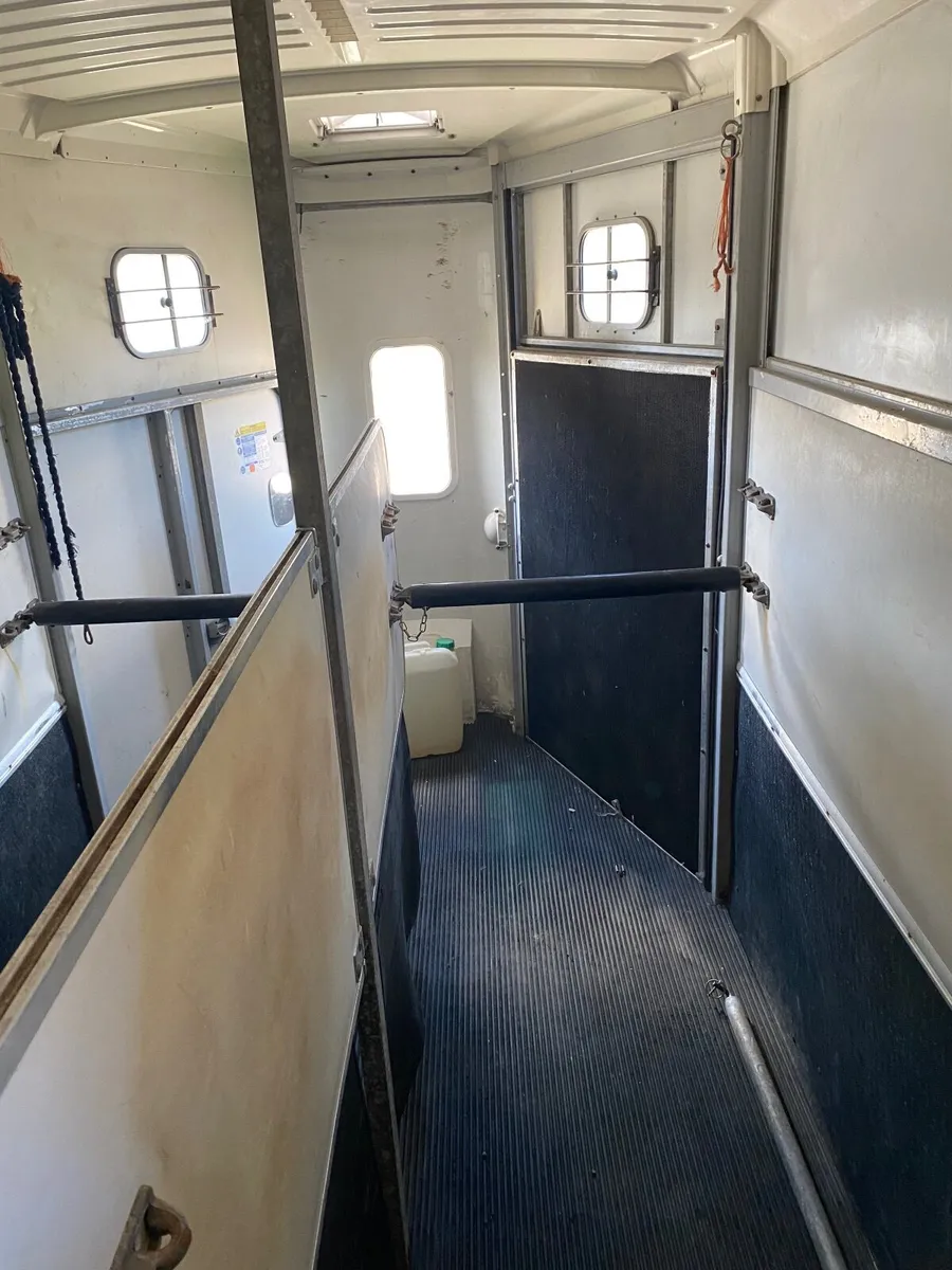 Ifor Williams Double Horsebox 511 - Image 3
