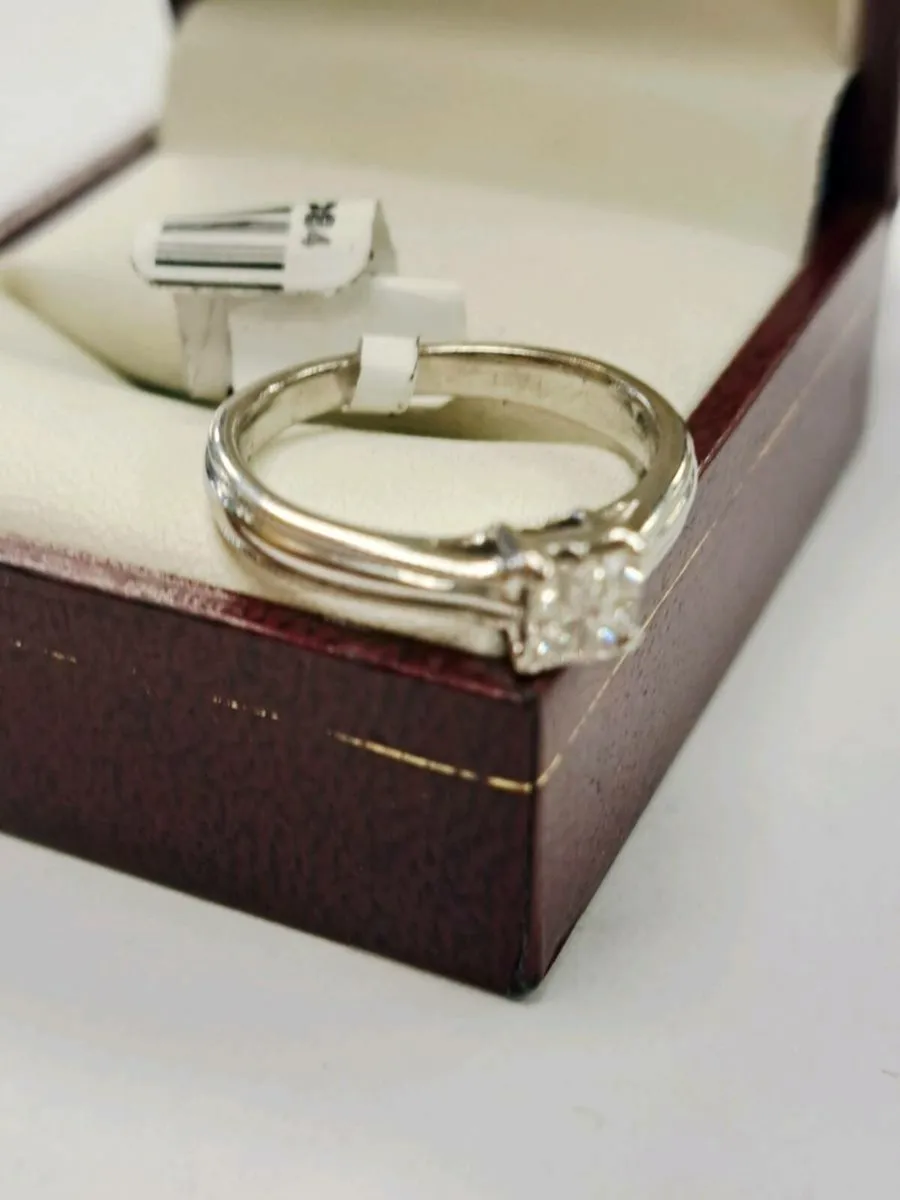 18K White Gold Diamond Ring 18Ct - Image 2