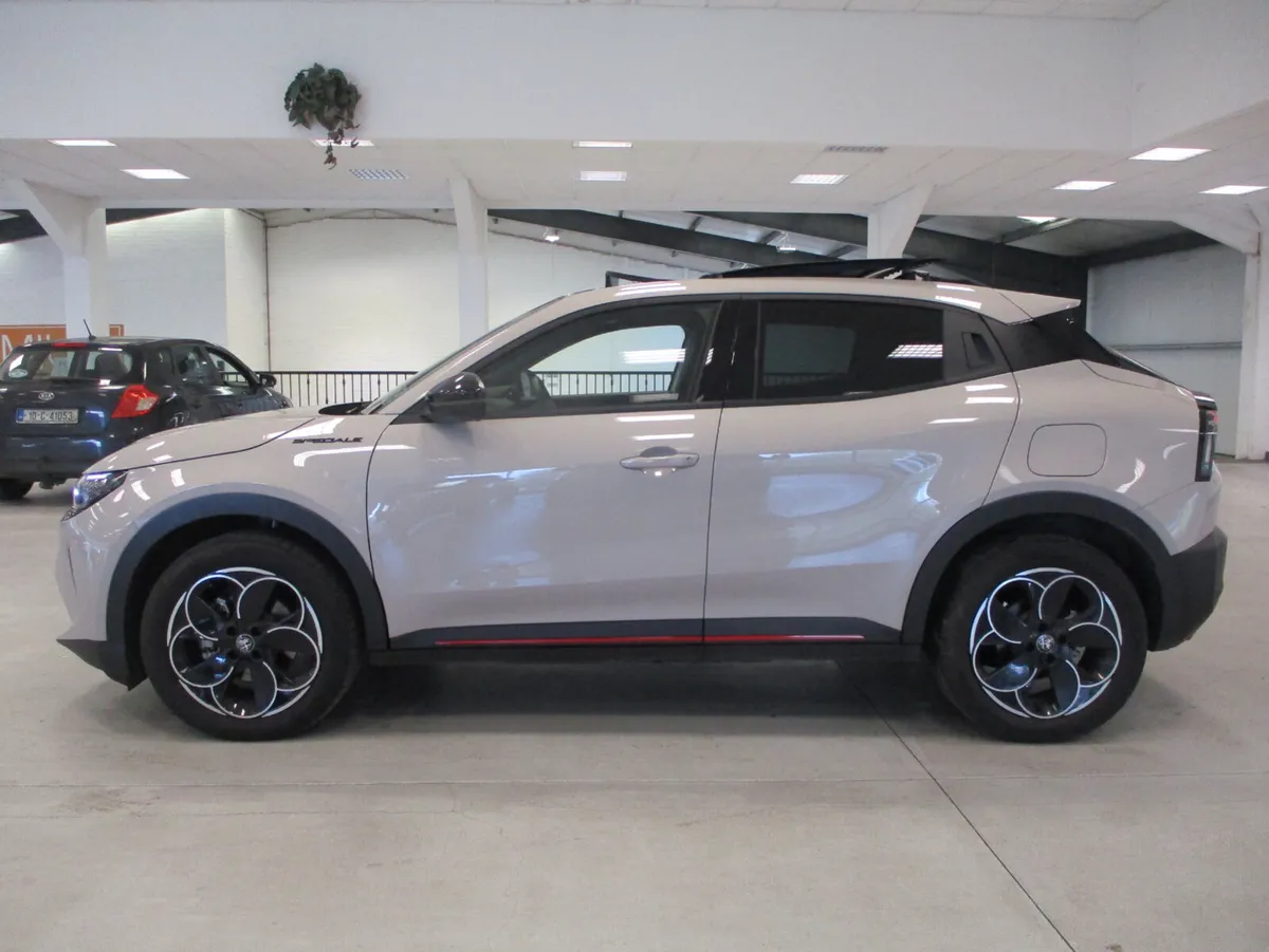 Alfa Romeo Junior  SPECIALE EV 2025 - Image 1