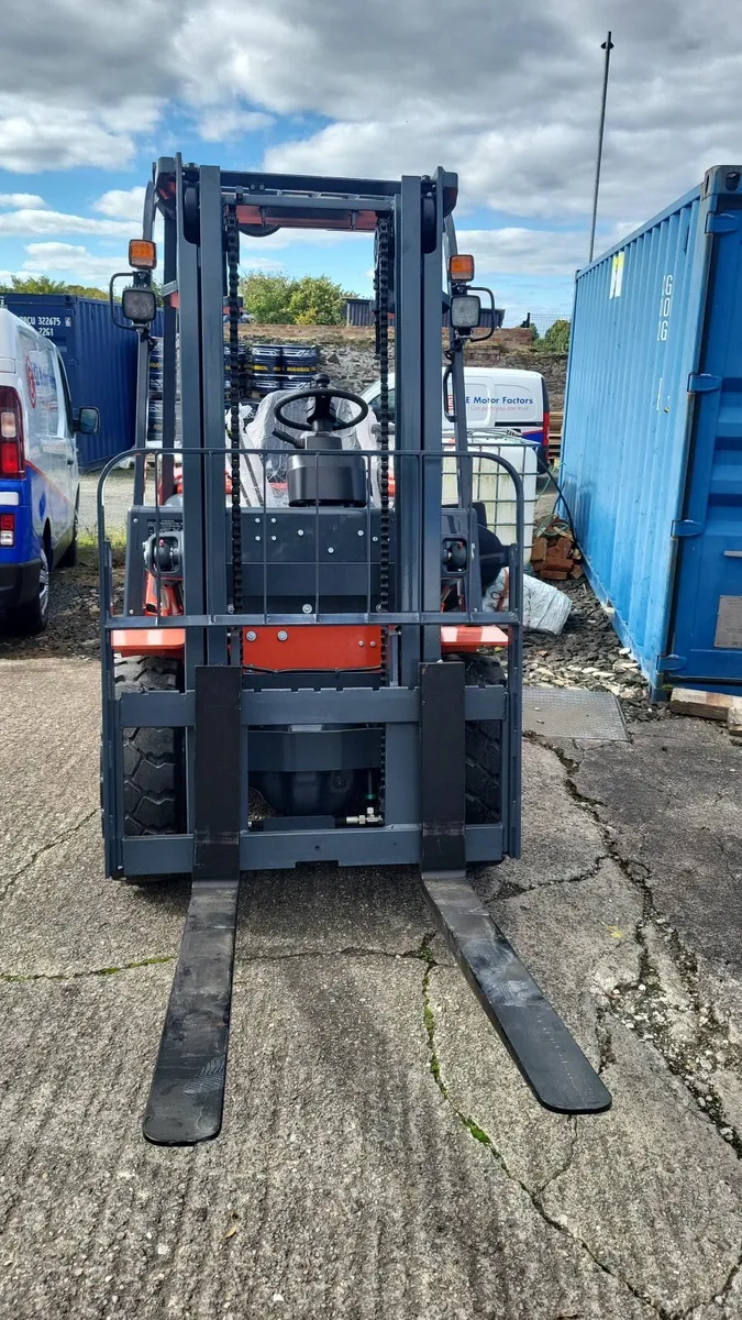 Heli 3Tonne Forklift - Image 3