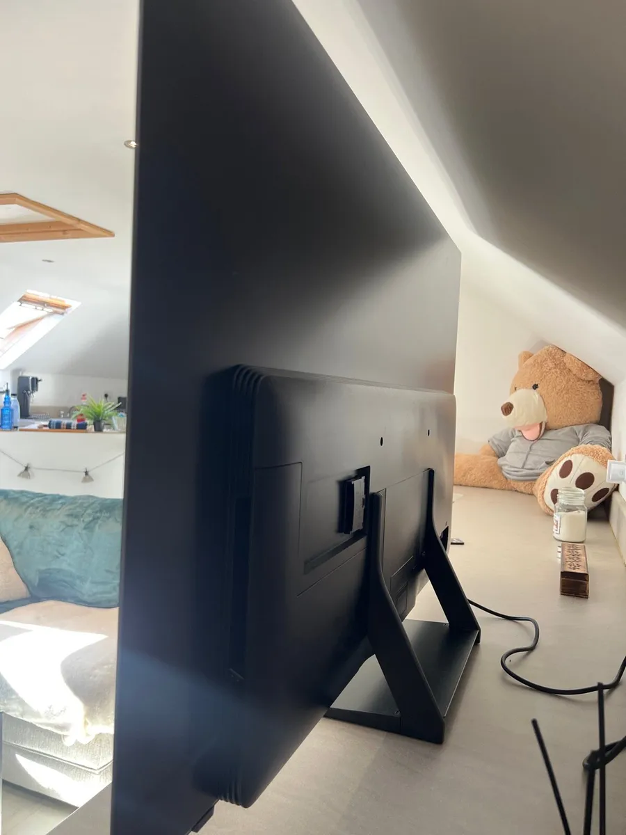 60’’ 4K OLED Samsung TV - Image 3