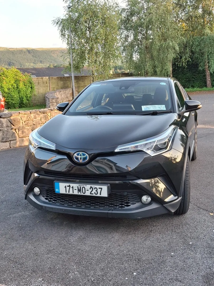 Toyota C-HR 2017 - Image 2