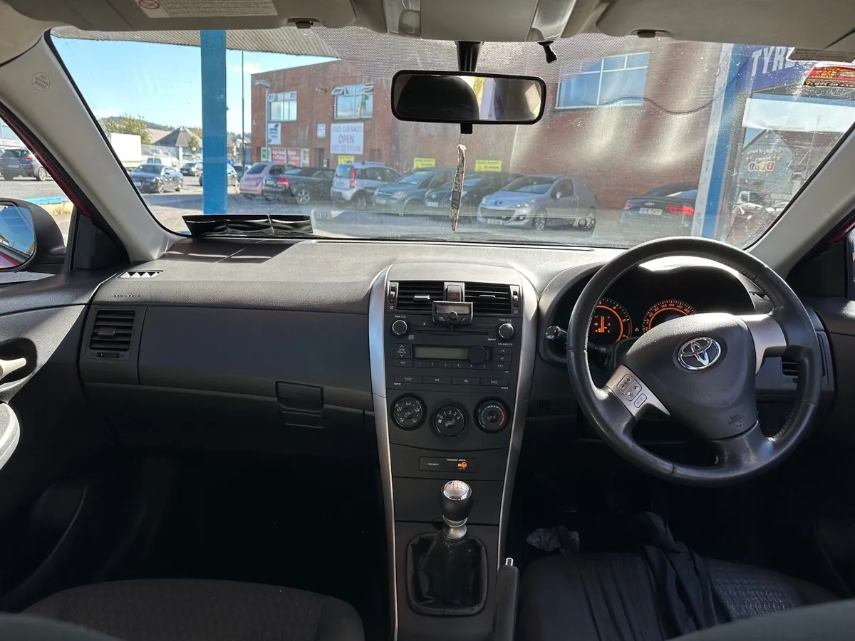 Toyota Corolla 2010 - Image 2