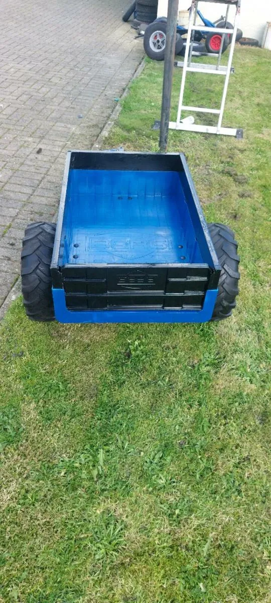 Berg Trailer - Image 3