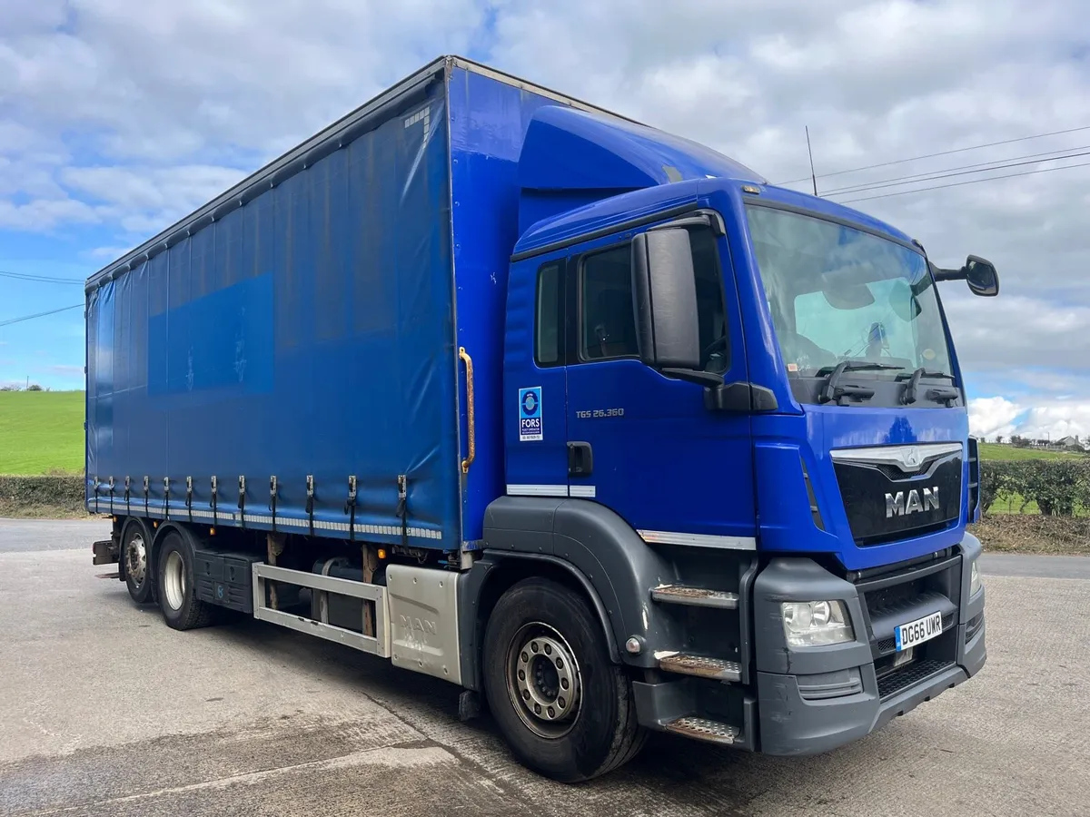 2017 Man 26.360 6x2 Curtainside Moffett Lorry - Image 1