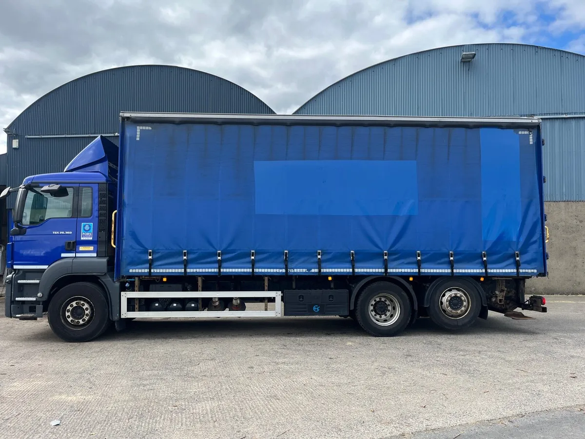 2017 Man 26.360 6x2 Curtainside Moffett Lorry - Image 3