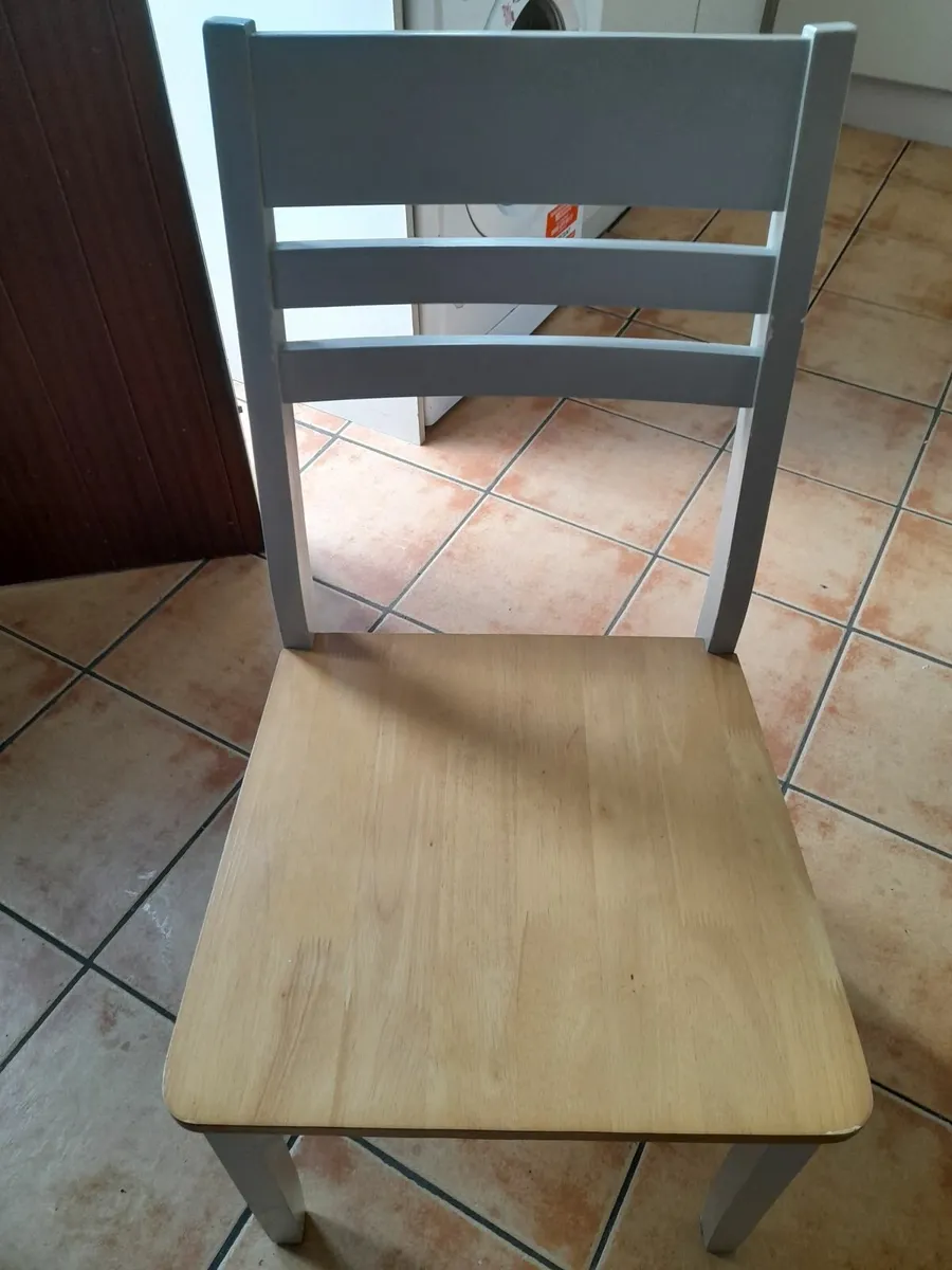 Table and chairs ,one arm chair - Image 1
