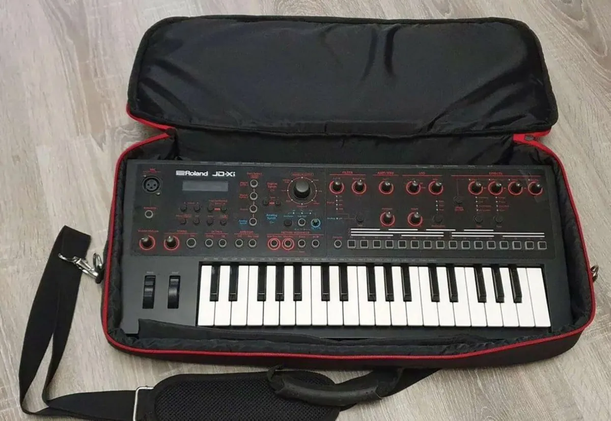 Roland JD‑Xi Synthesizer + Carrying Case Like New - Image 1