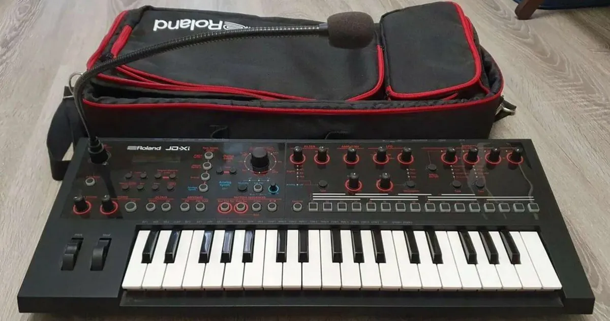 Roland JD‑Xi Synthesizer + Carrying Case Like New - Image 2