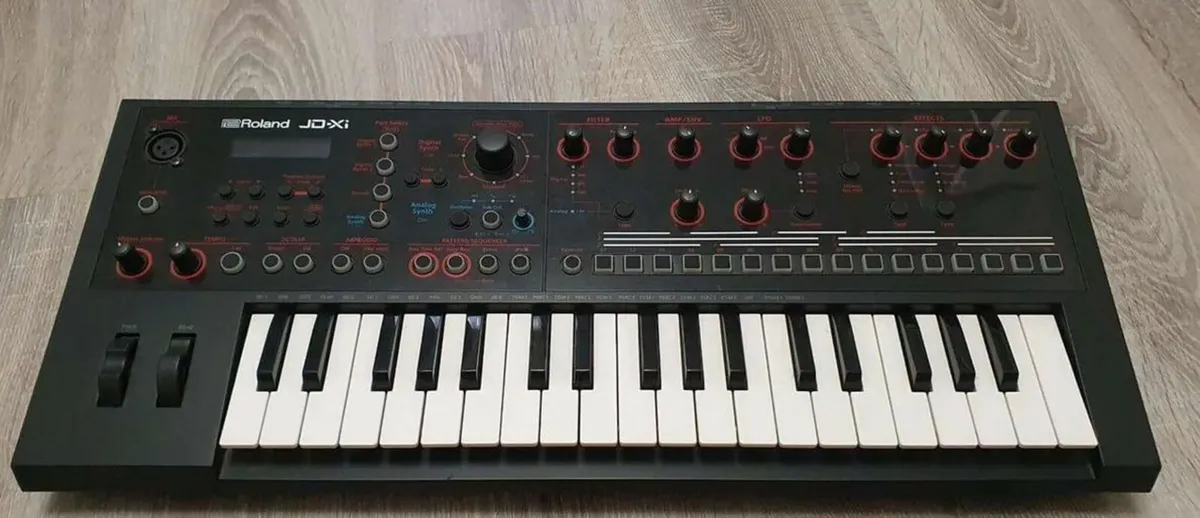 Roland JD‑Xi Synthesizer + Carrying Case Like New - Image 3